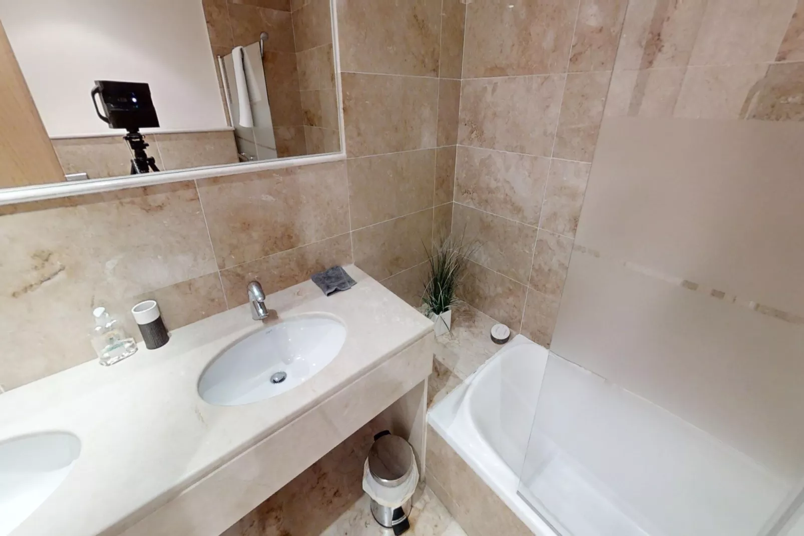 Apartment with Sea Views and Sunlit Terraces - Badkamer