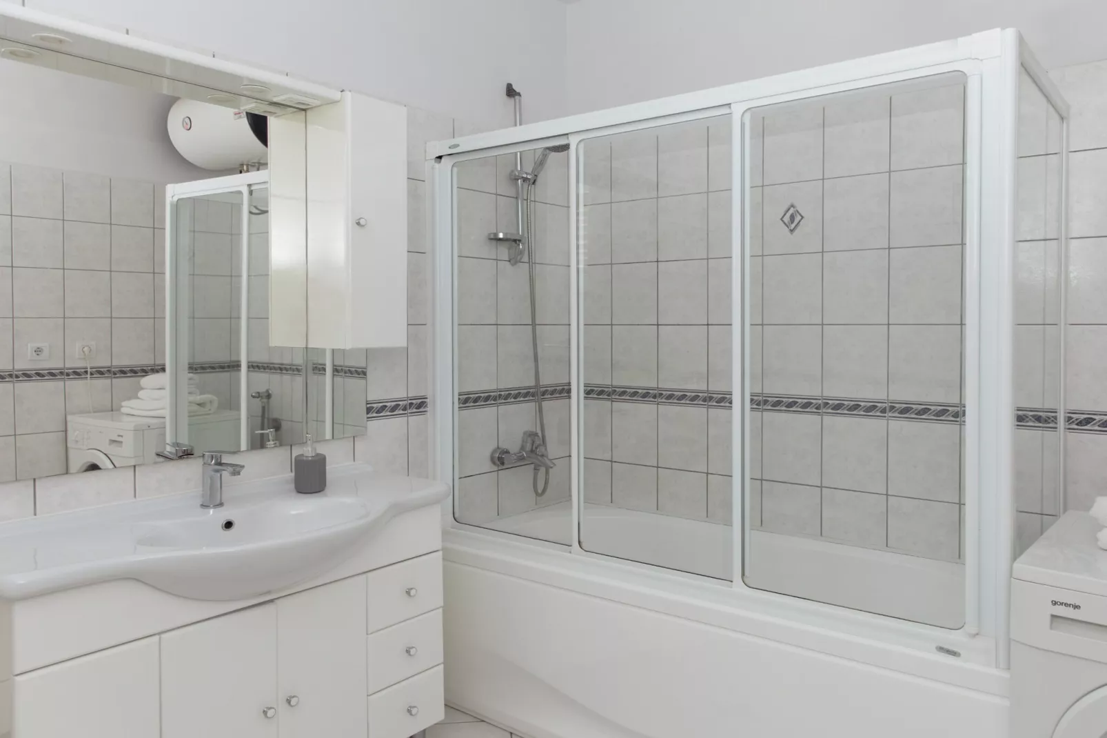 Apartments Bonavista - Superior Two Bedroom Apartment with Balcony and Sea View (A1) - Badkamer