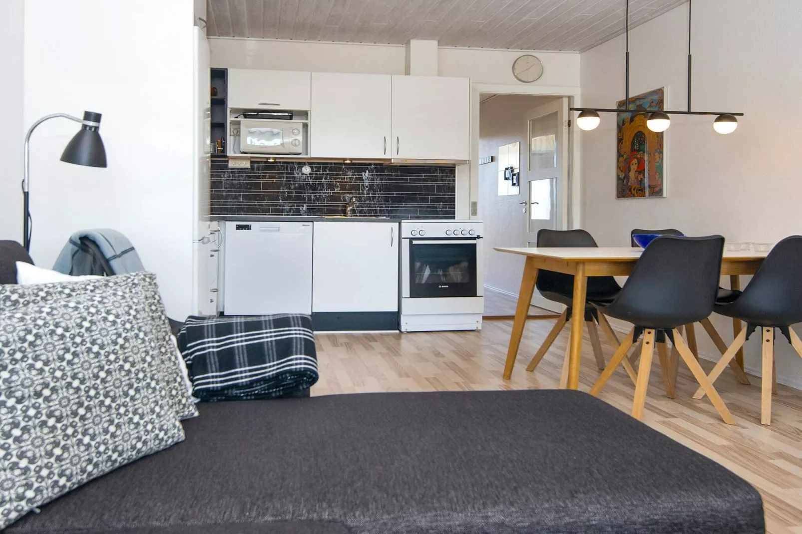 2 room,ground floor or 1. - Binnen