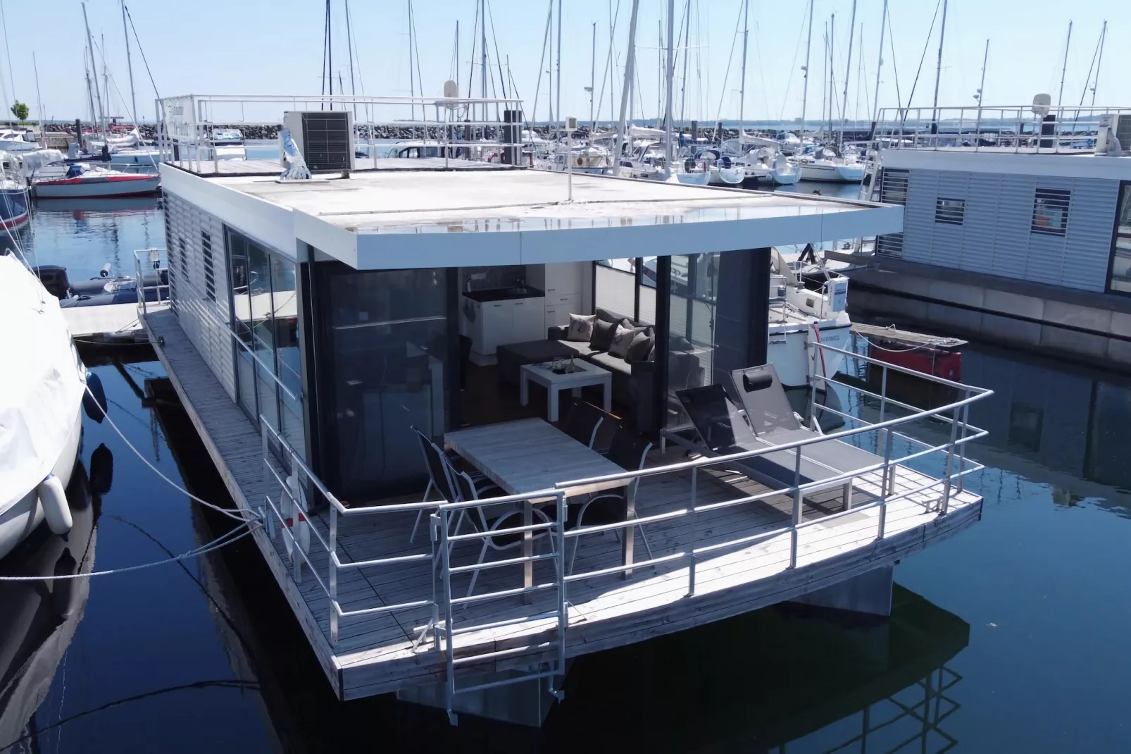 Hausboot Family & Friends mit Hund LP 8 / 4 Personen