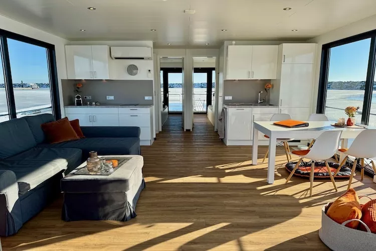 Hausboot Family & Friends mit Hund LP 8 / 1-2 Personen