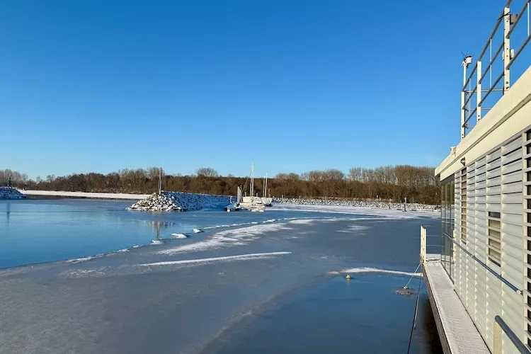 Hausboot Family & Friends mit Hund LP 8 / 3 Personen-Uitzicht winter