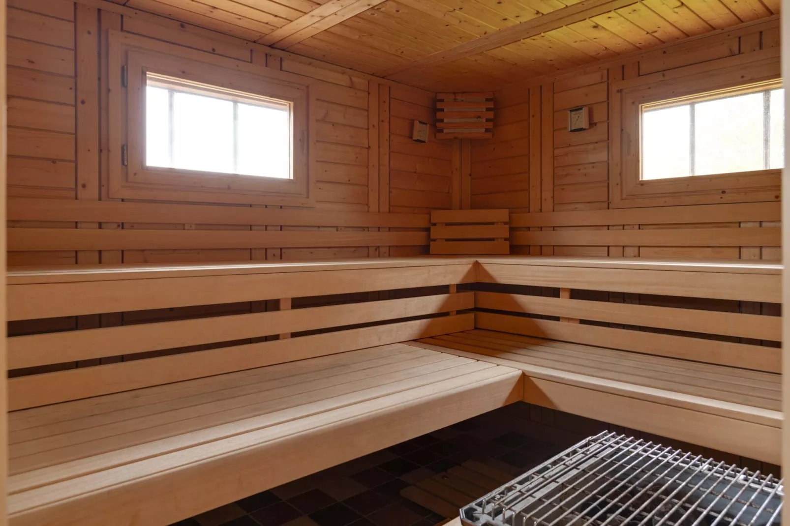 Langedijk 2 -10 persoons villa met sauna en spa extra kosten voor gebruik-Wellness