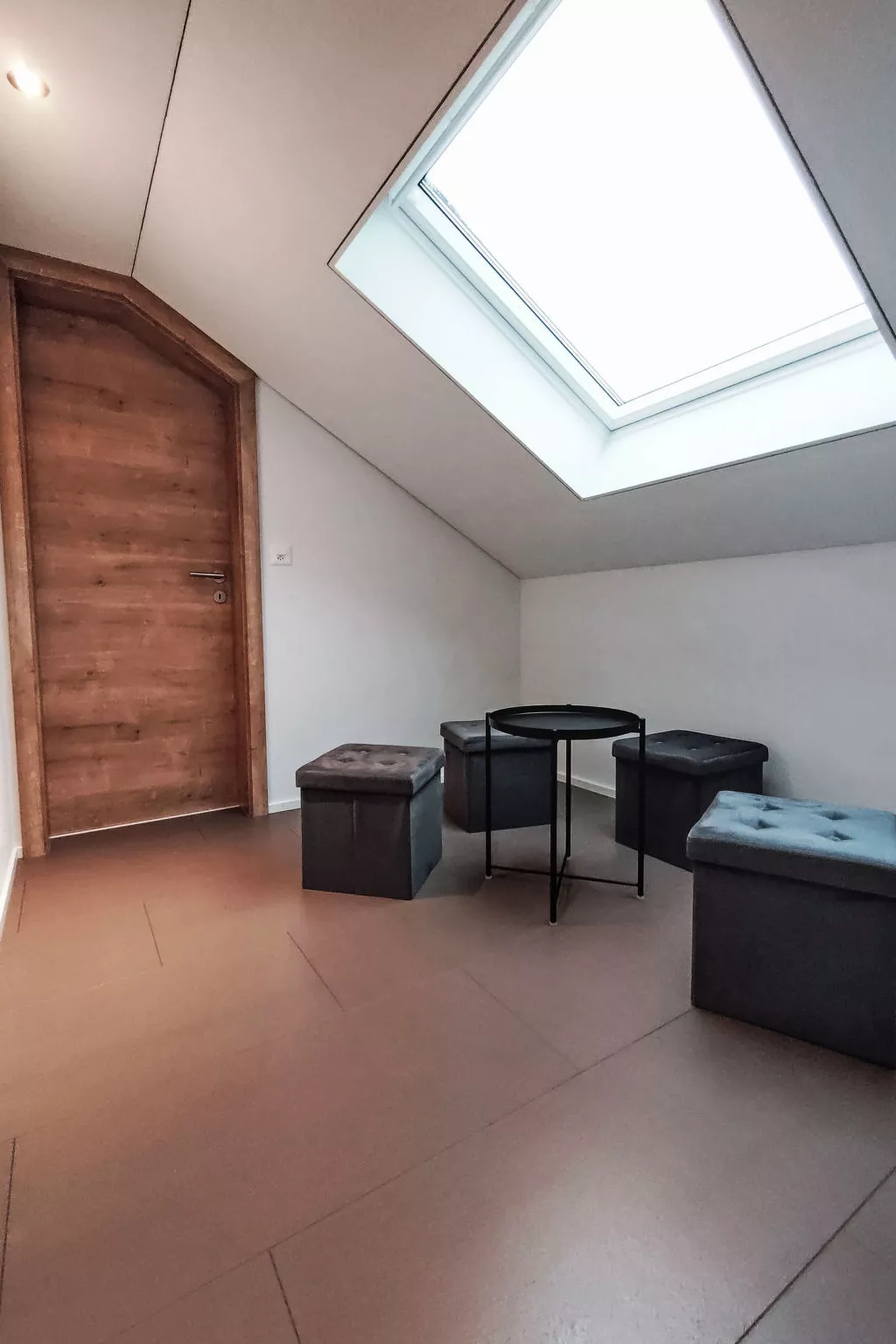 3.5 Zi-DachWohnung - Binnen