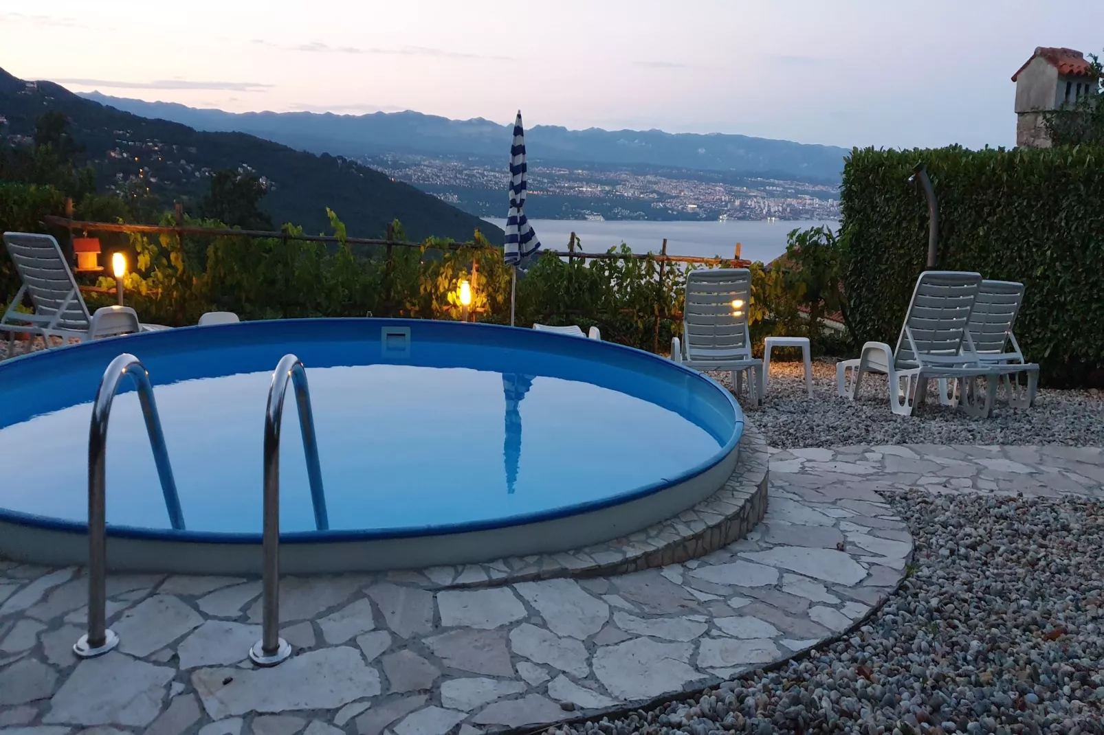 Holiday home Mikleus in Lovrec - Dobrec - ca 113 qm für 4 Erw 2 Kinder max 11 J - Uitzicht zomer