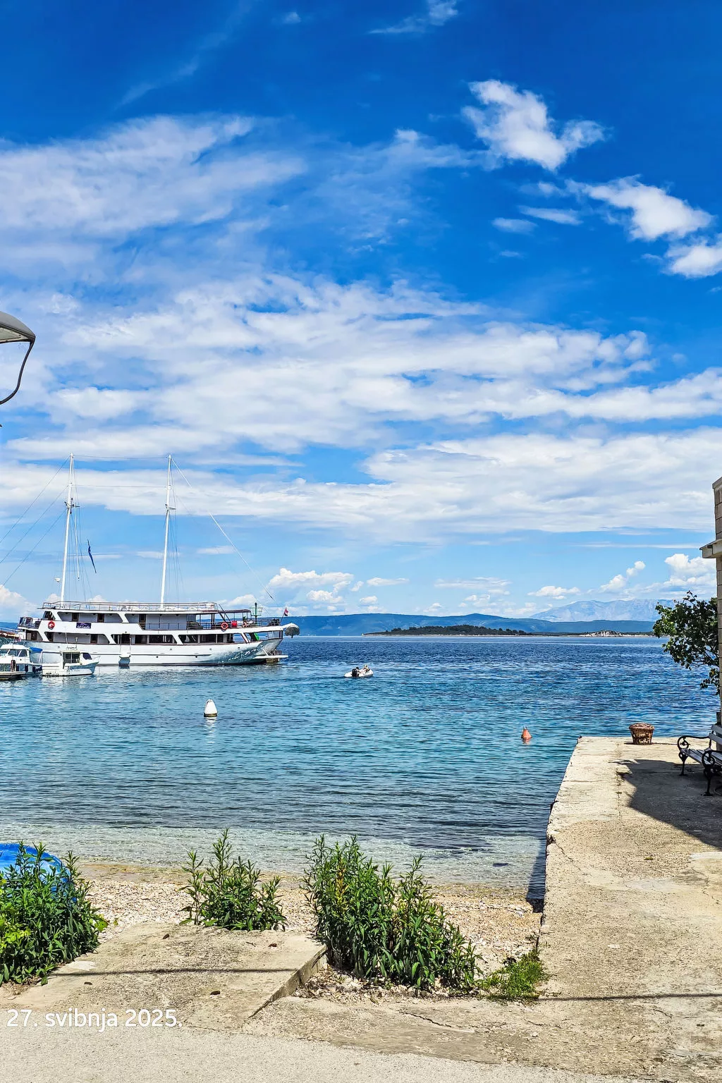 "Antun" am Strand - Buiten