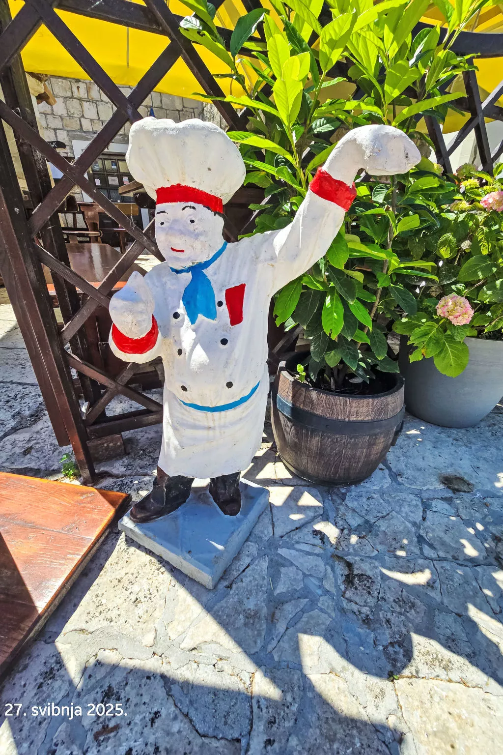"Antun" am Strand - Buiten