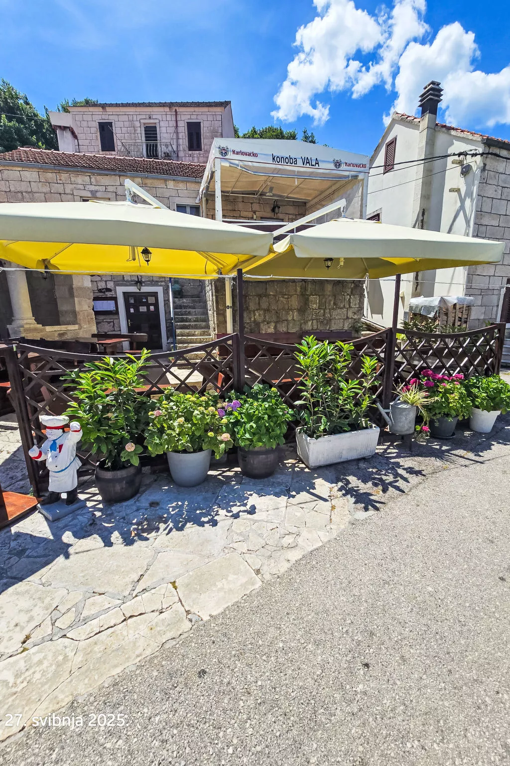 "Antun" am Strand - Buiten