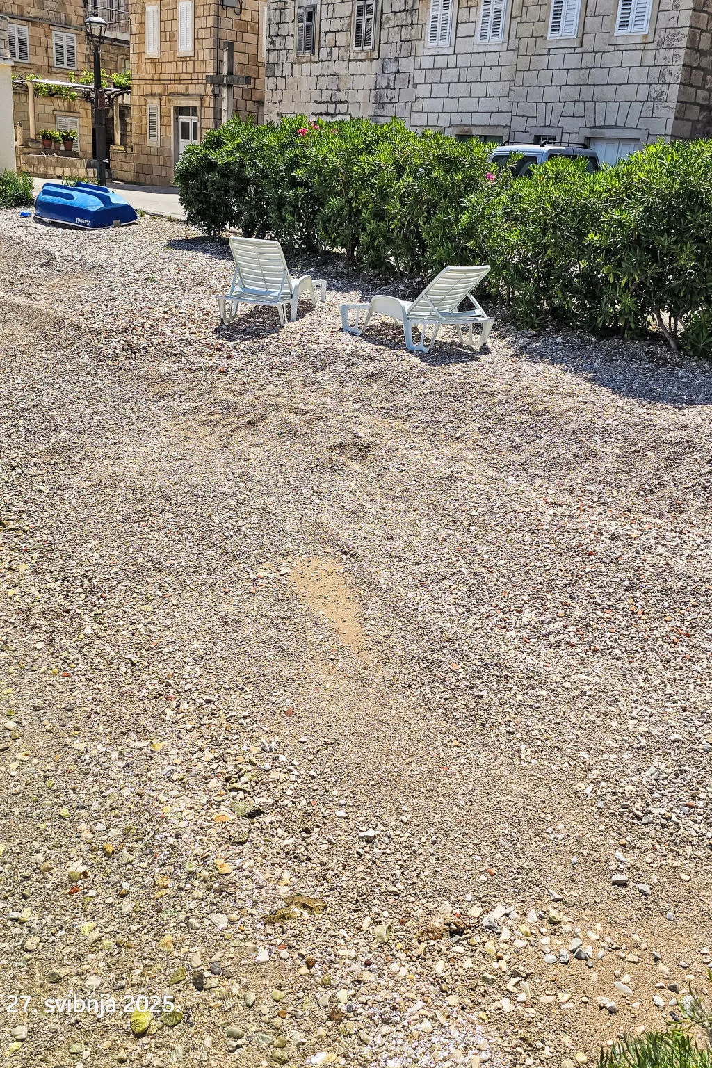 "Antun" am Strand - Buiten