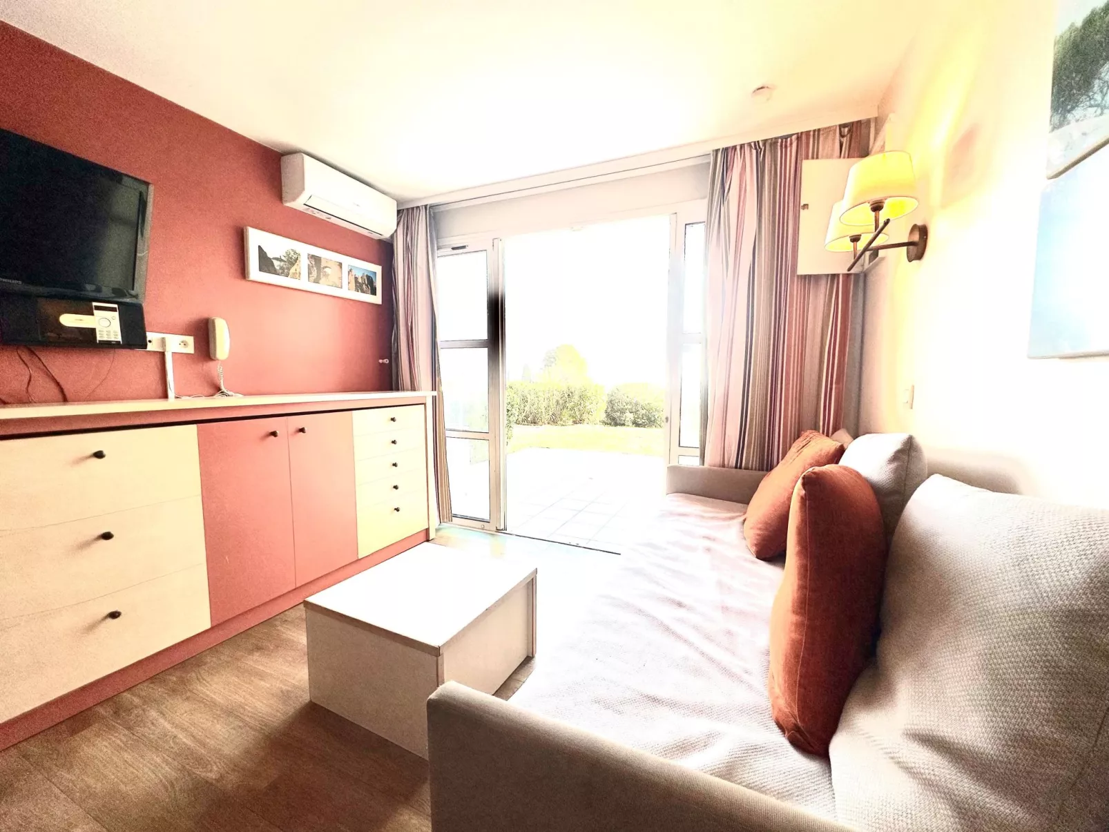 Le Village (C4 008) - Binnen