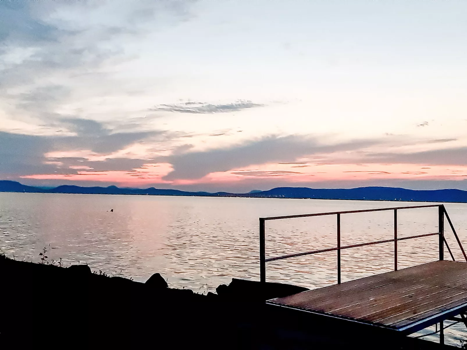 Sundown Beach - Buiten