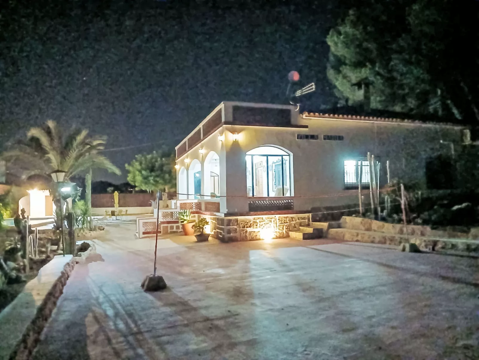 Ferienvilla, Seeblick, privater Pool und Parkplatz - Buiten