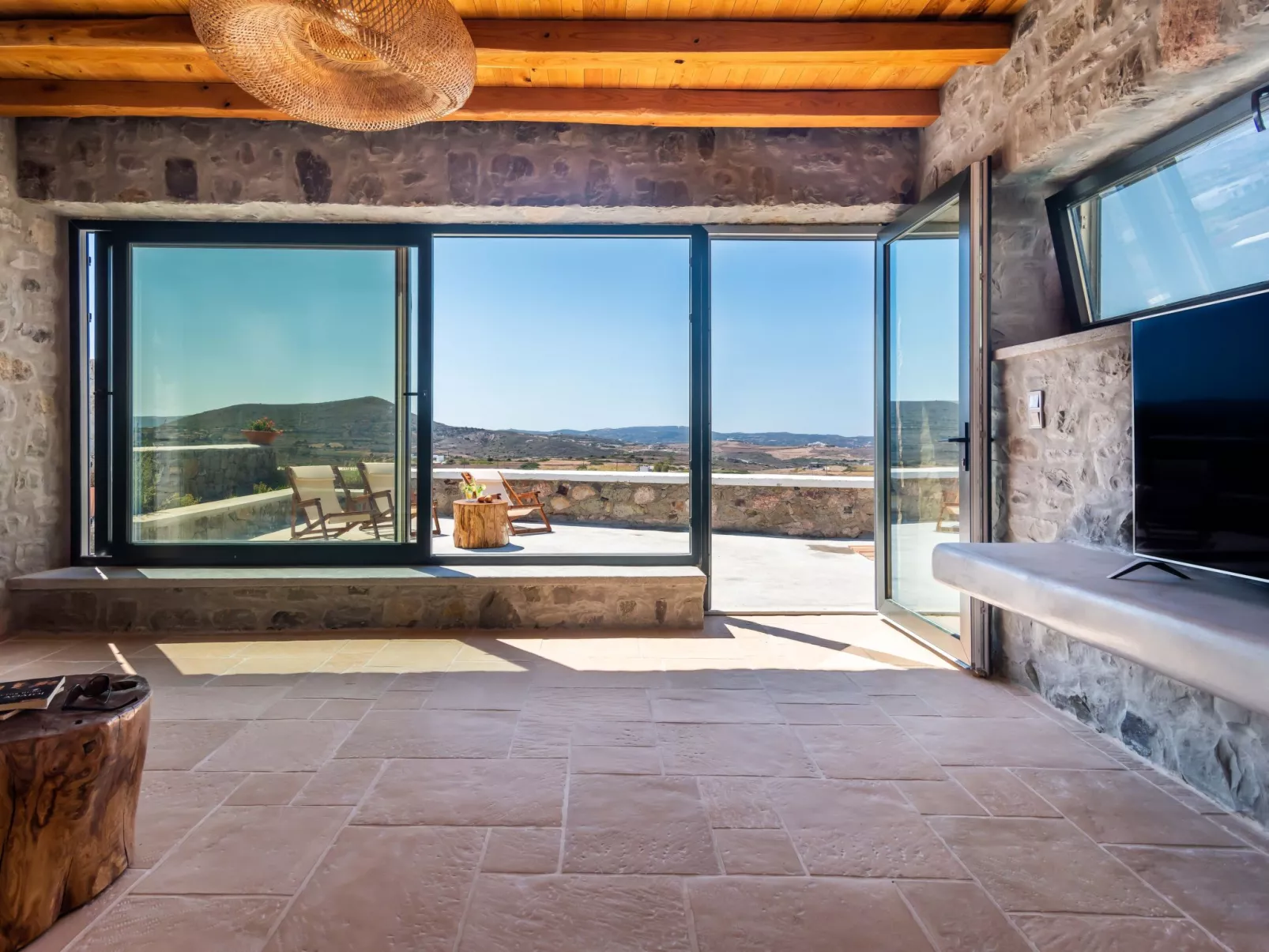 PETRA RESIDENCE MINI POOL SPA MILOS