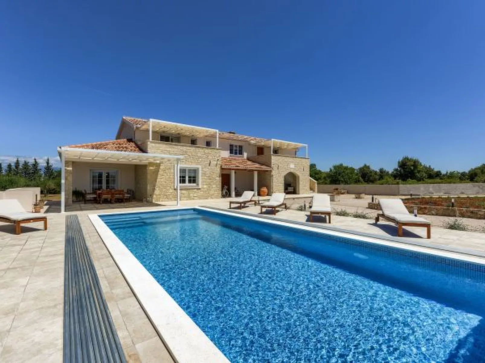 Villa Andamalu with heated pool