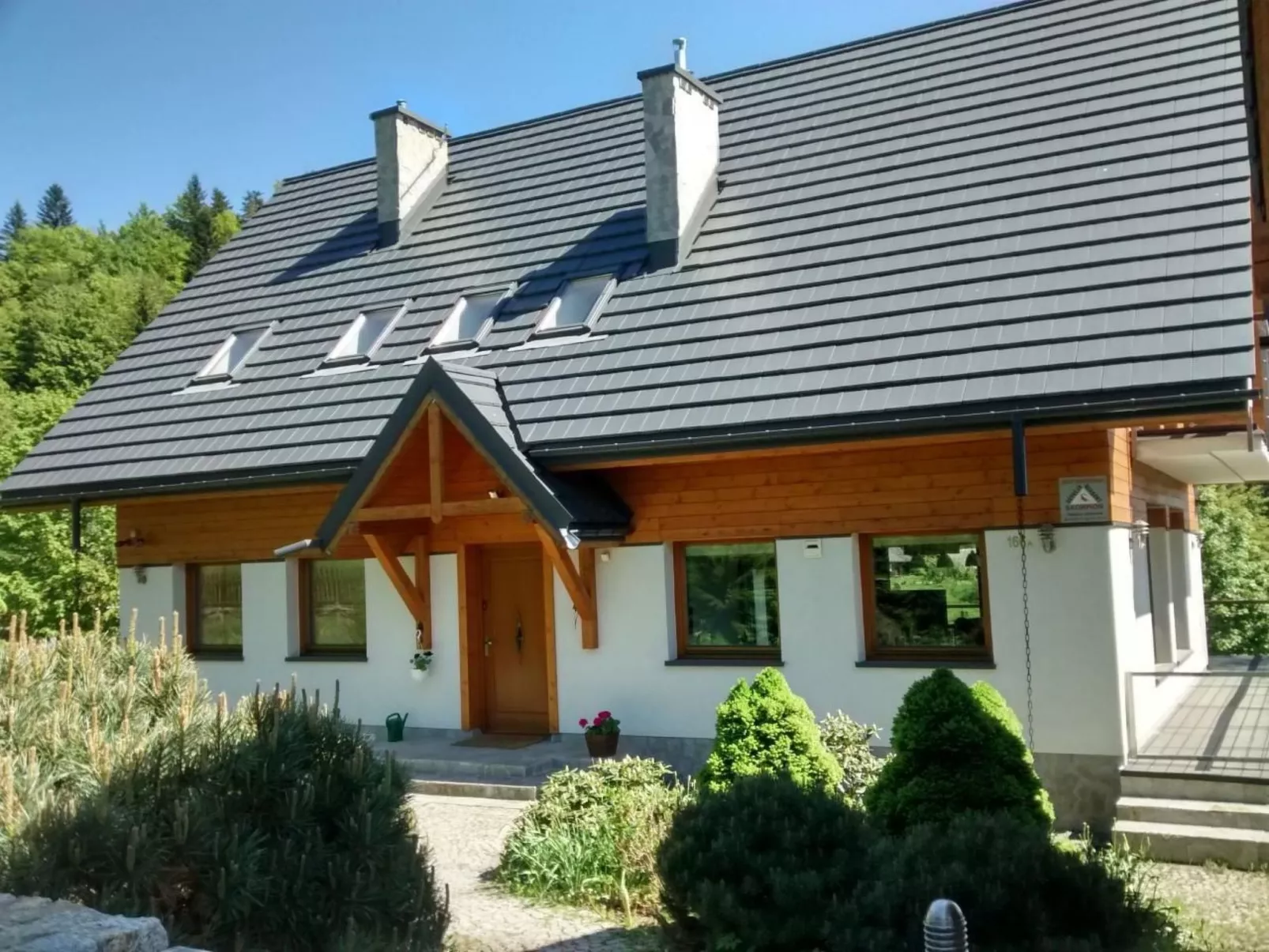 In den Bergen, Villa mit Panoramaterrasse