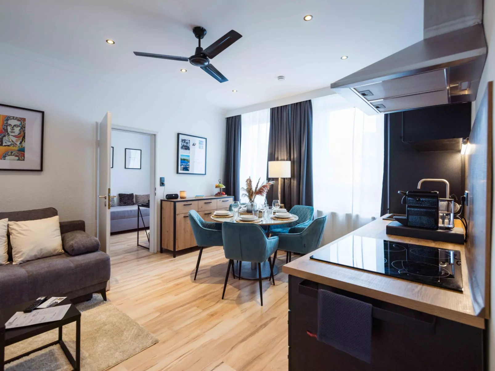 Schiller Apartment im Zentrum von Hof. Küche, Parkplatz, 250MBit Wlan