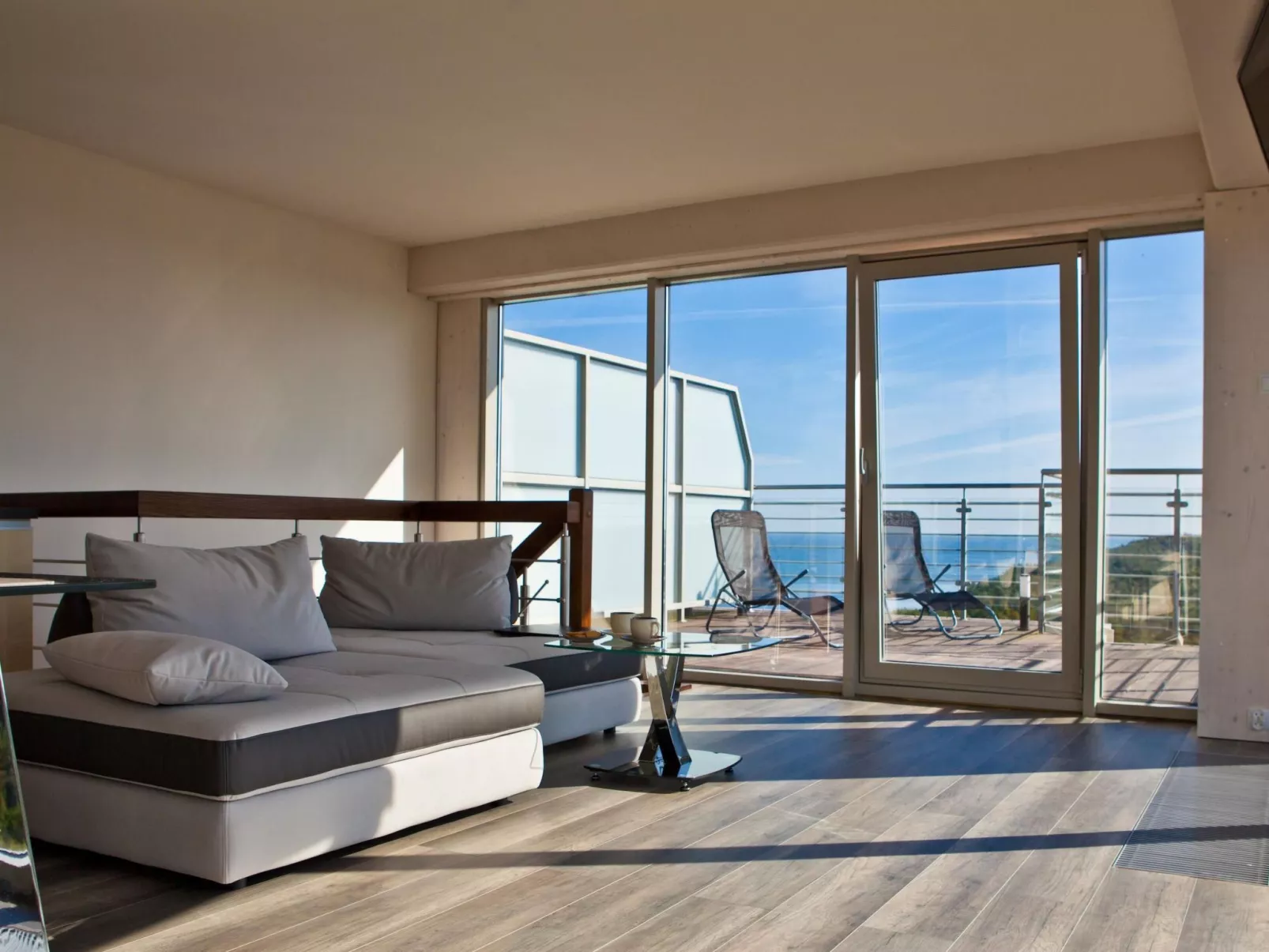 Wohnung mit Panoramaverglasung und Meerblick