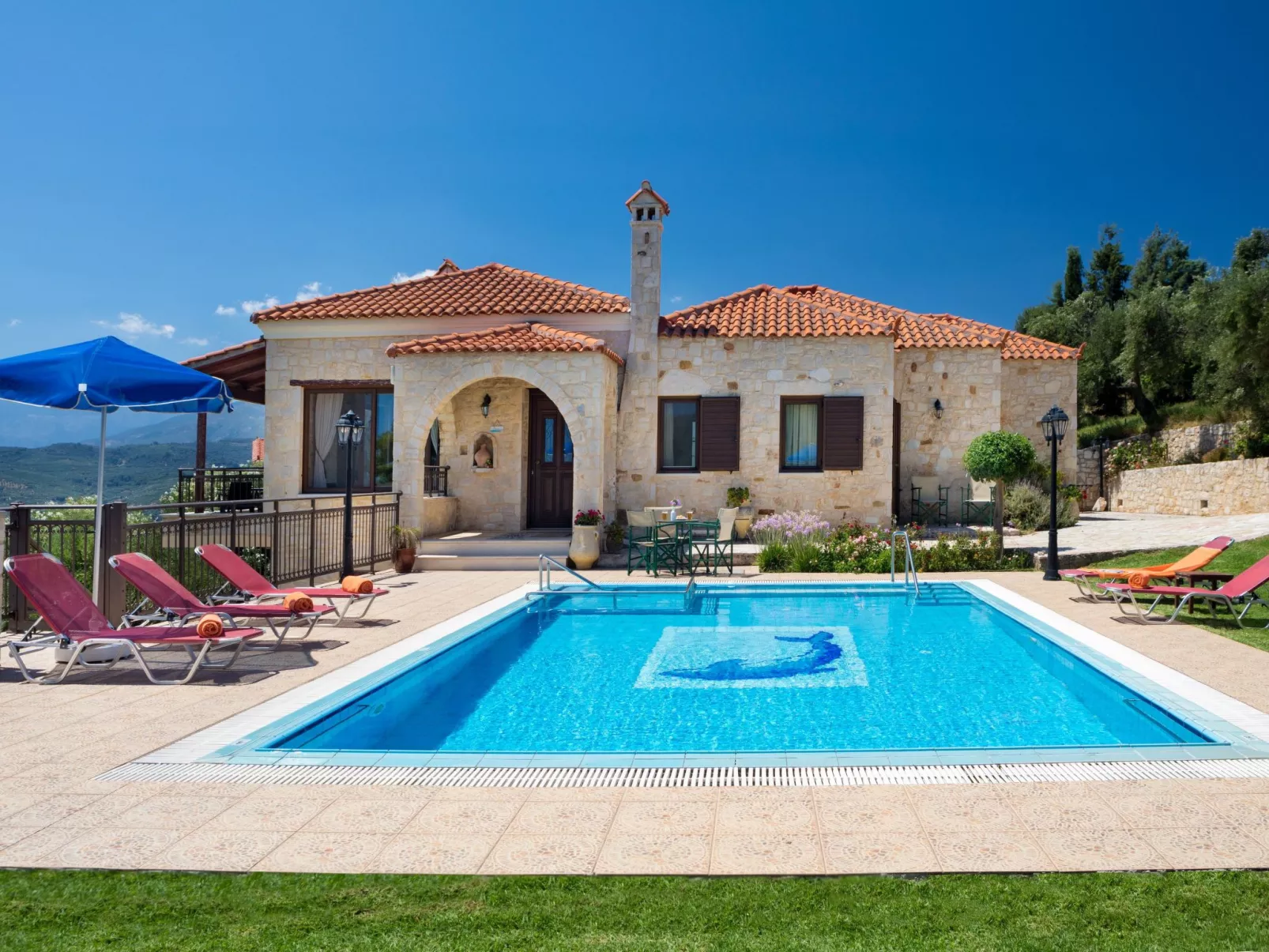 Familienvilla mit privatem Pool und Kinderbereich