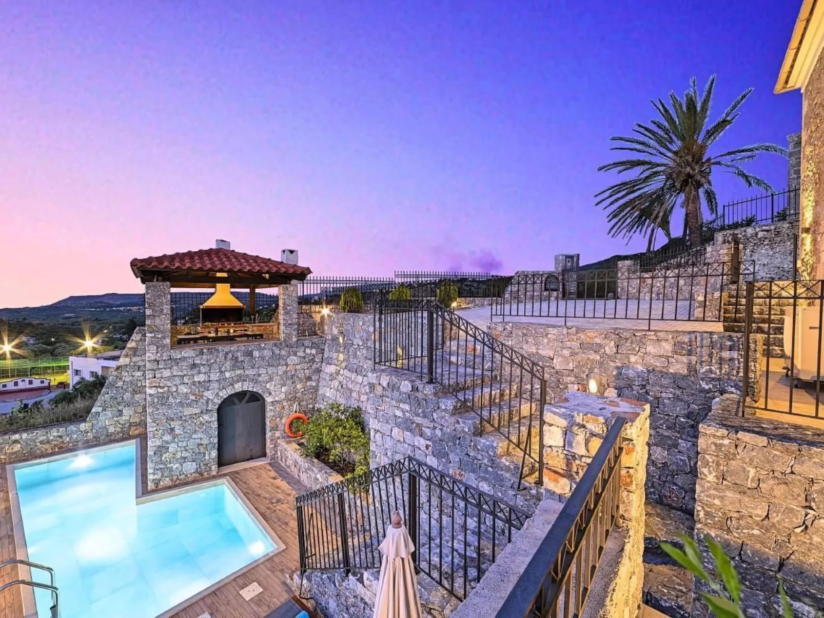 "Acrothea Villa Beheizter Pool"
