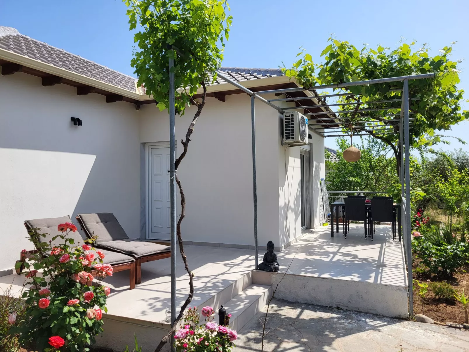 Strandnahes Ferienhaus mit privatem Garten