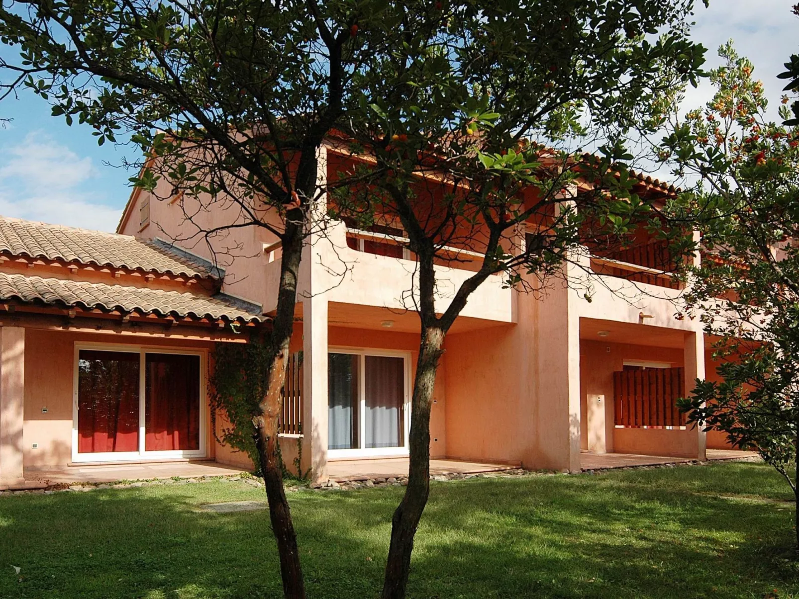 Unterkunft mit Terrasse, Klimaanlage. Schwimmbad