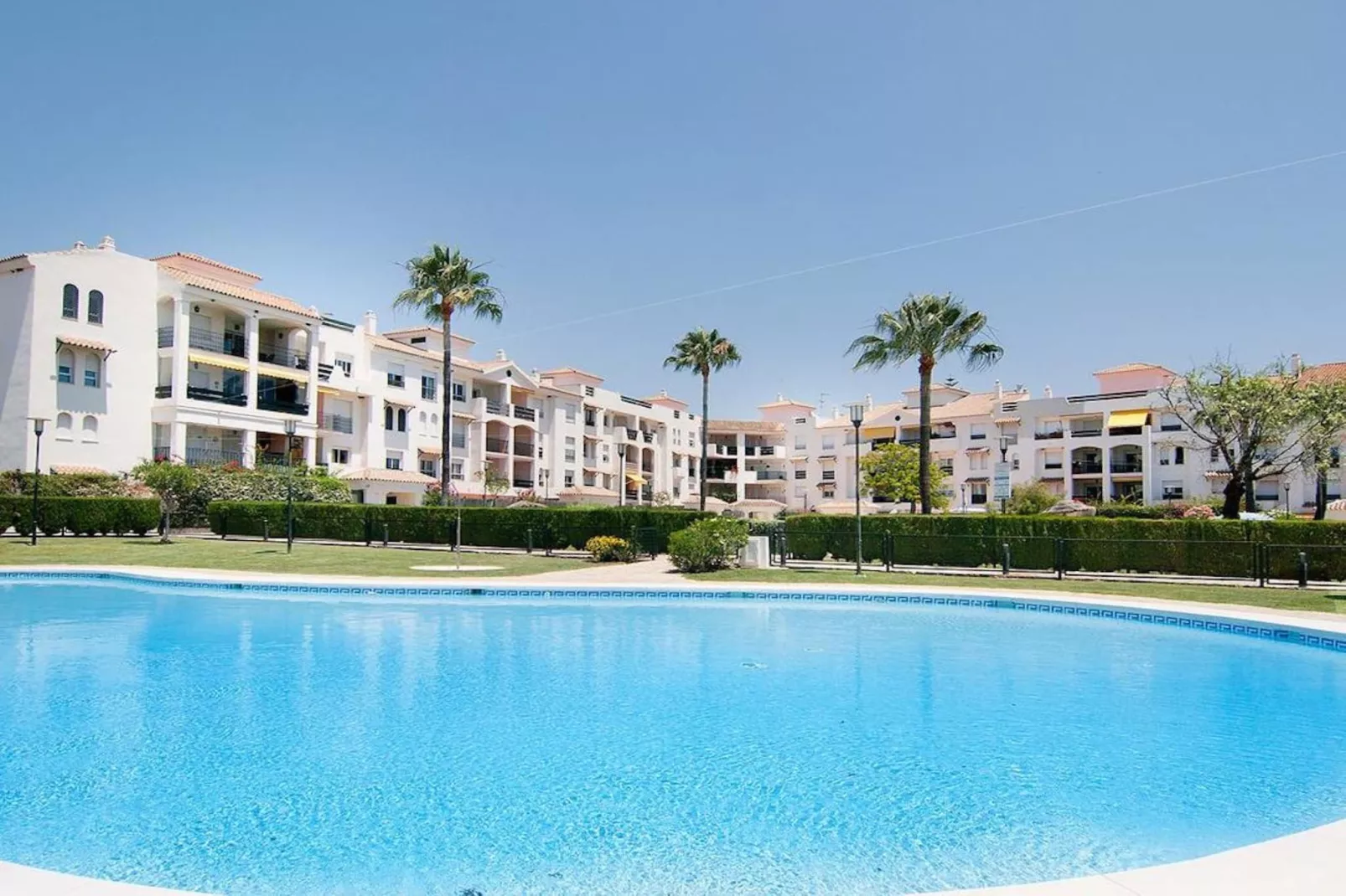 Modern Gated Apartment near Beach & Puerto Banus