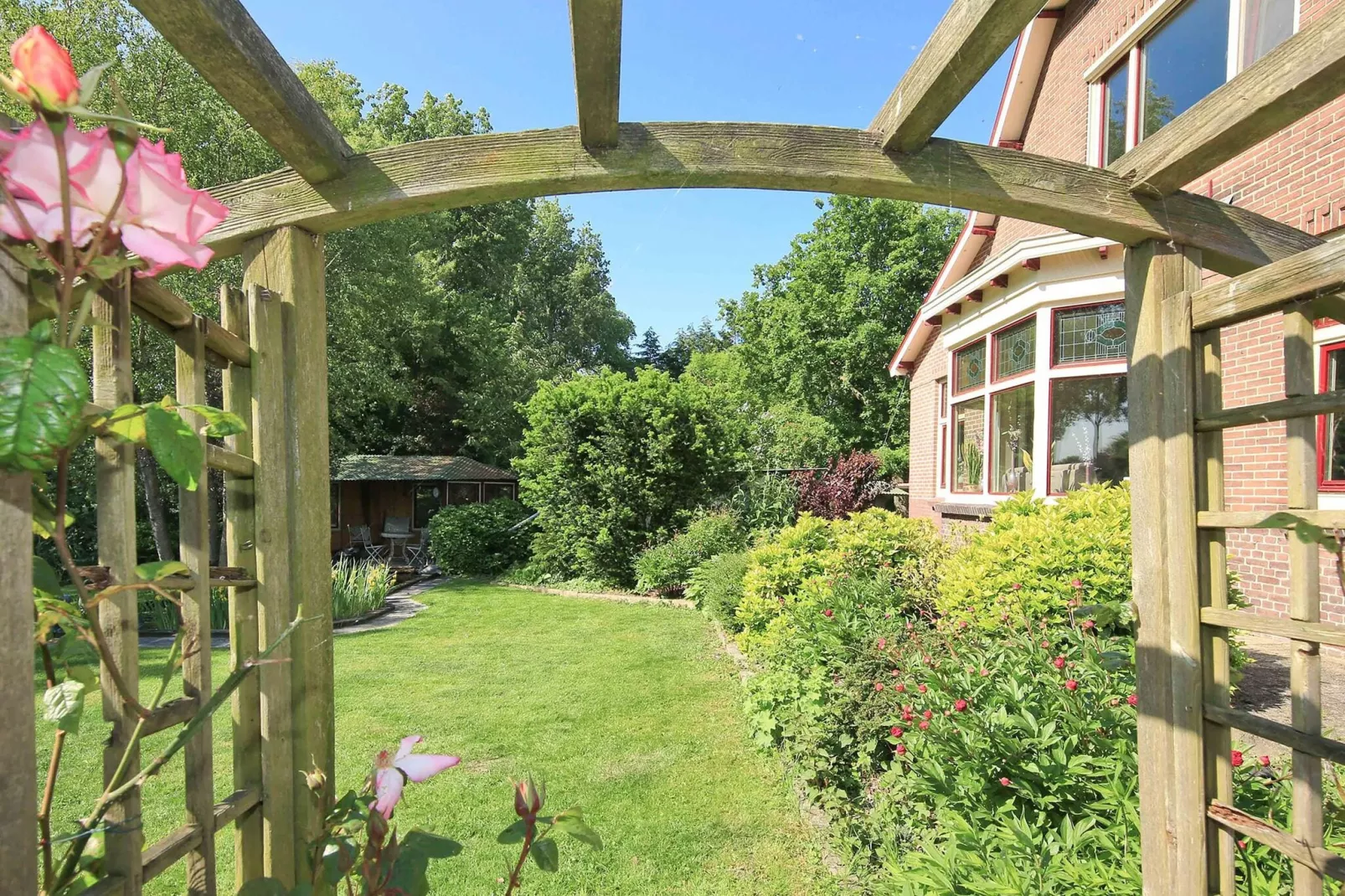 Karakteristiek landhuis met sauna-Tuinen zomer