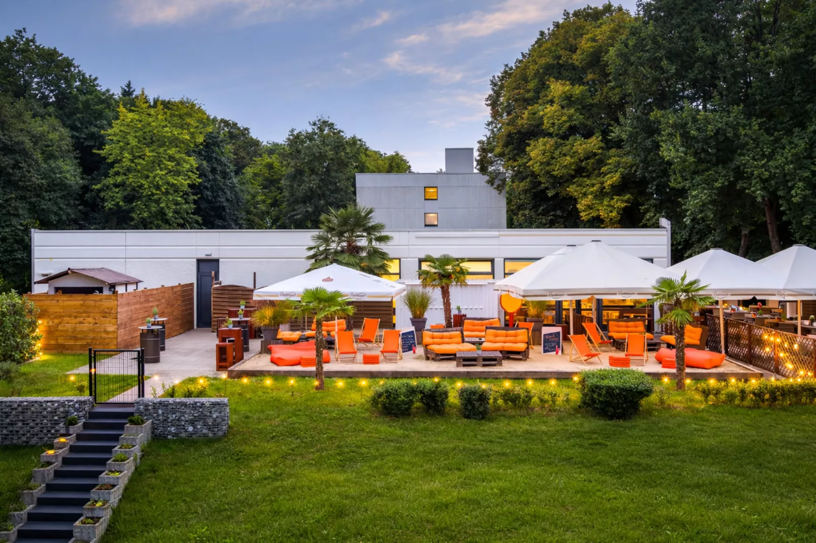 Mercure Hotel - Standard Twin Room - Buitenkant zomer