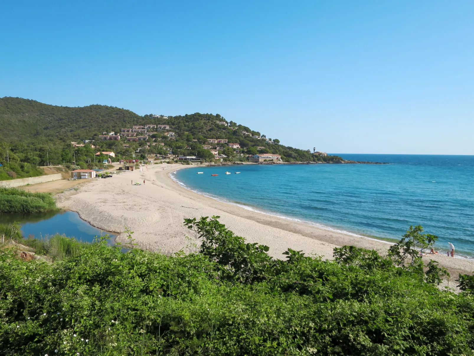 Unterkunft mit AC, Gemeinschaftspool, Nähe zum Meer