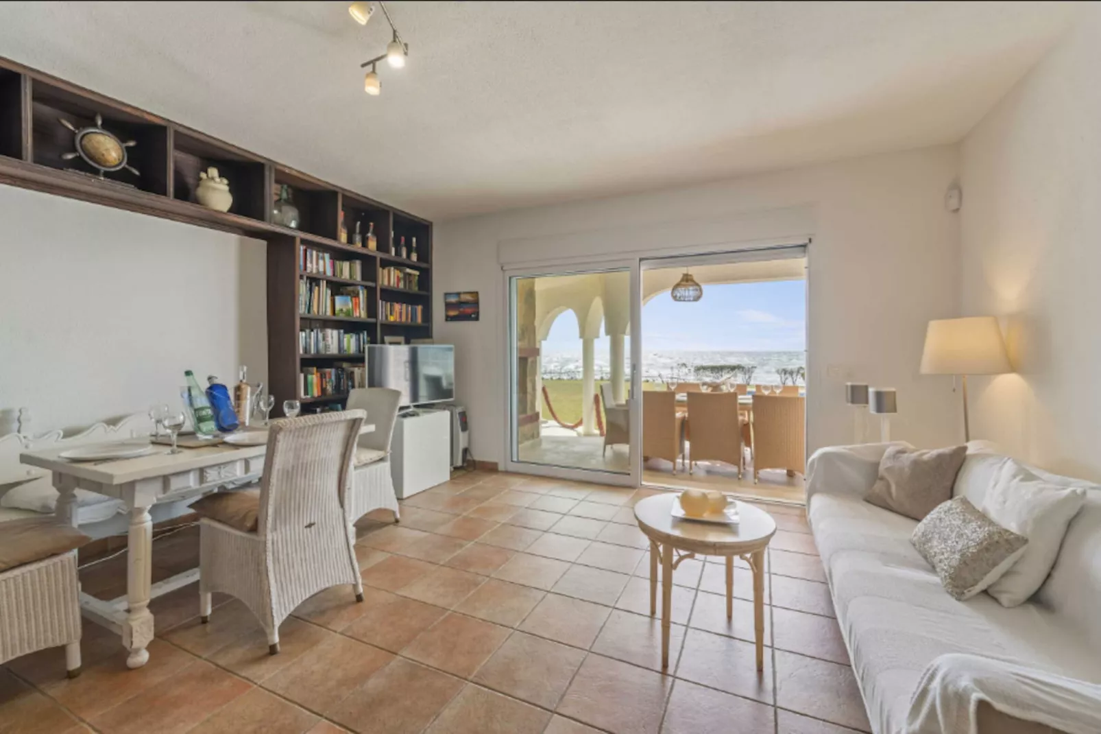 1100 - BEACH FRONT VILLA