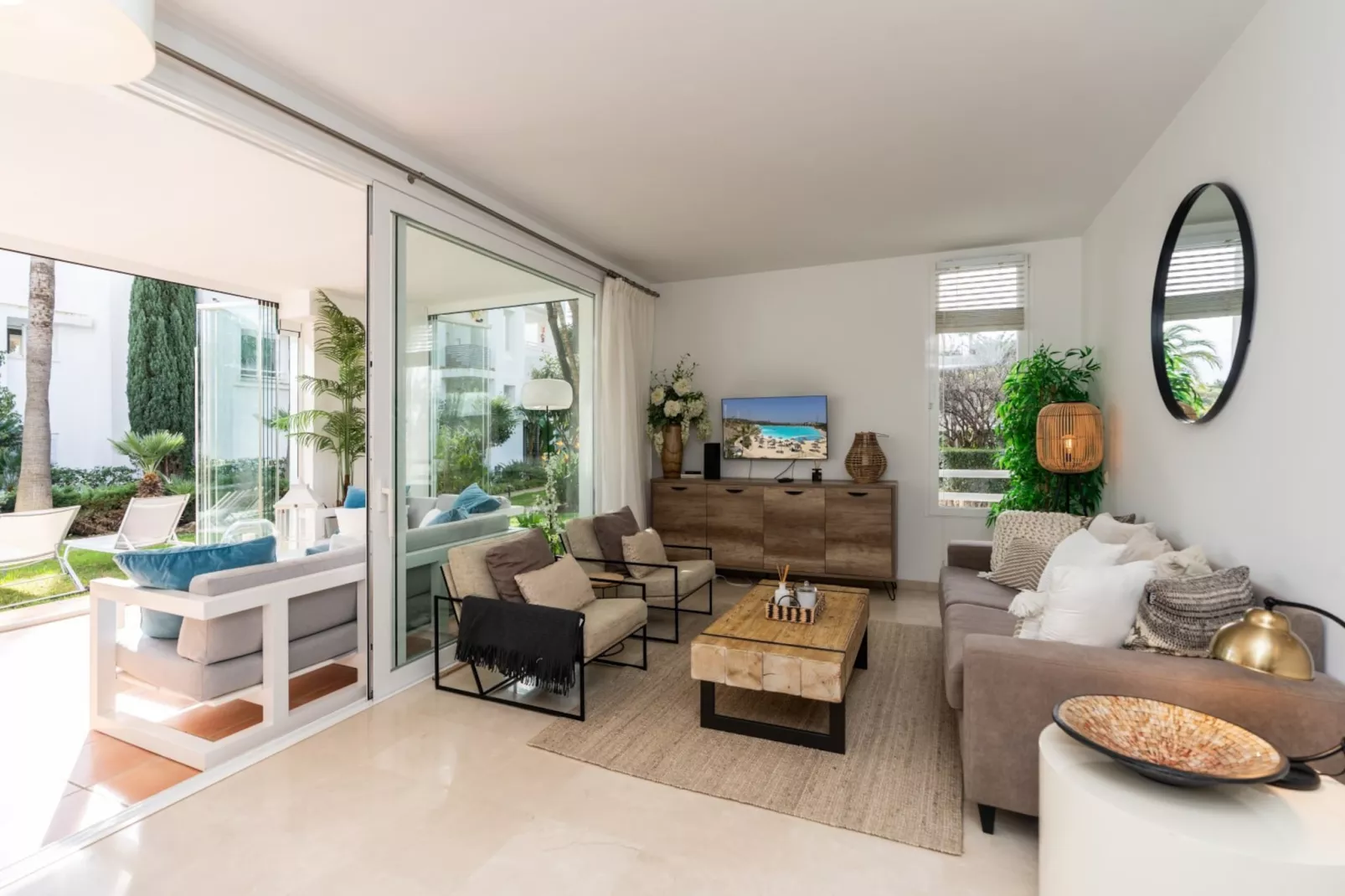 Charming 2-Bed Retreat Alcazaba Lagoon (304)