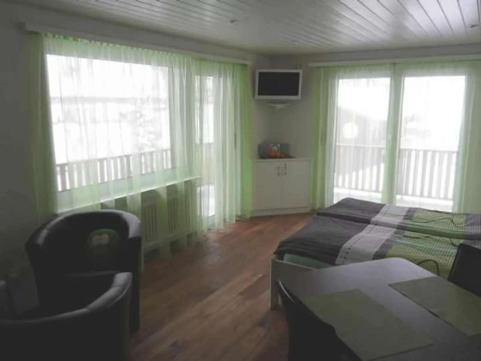 Helle Studiowohnung, ruhig und nahe bei den Bahn