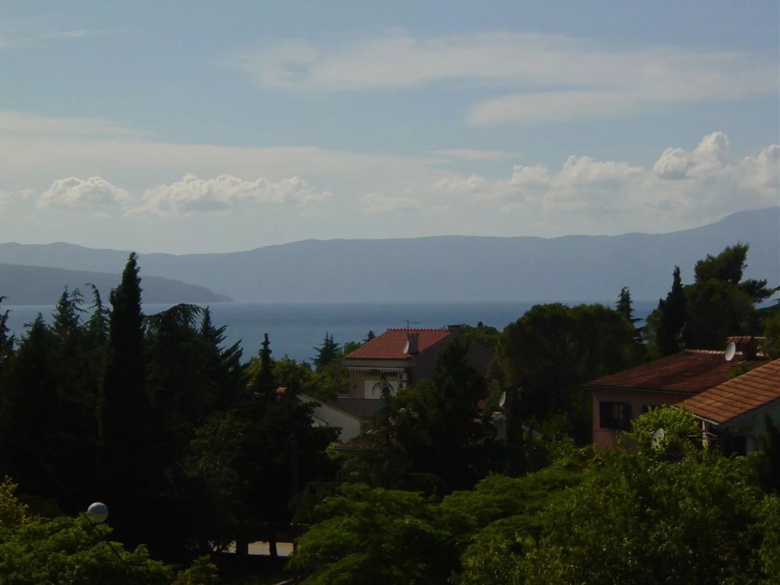 Schöne und moderne, voll ausgestattete Wohnung in ruhiger Lage
