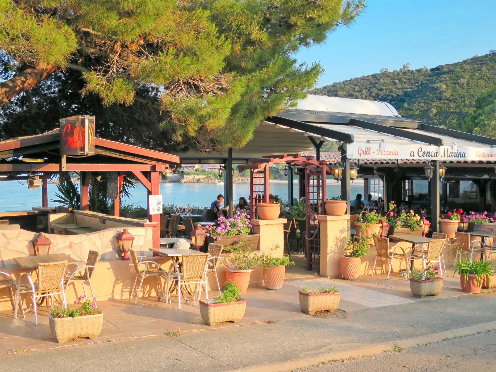 Unterkunft mit AC, Gemeinschaftspool, Nähe zum Meer