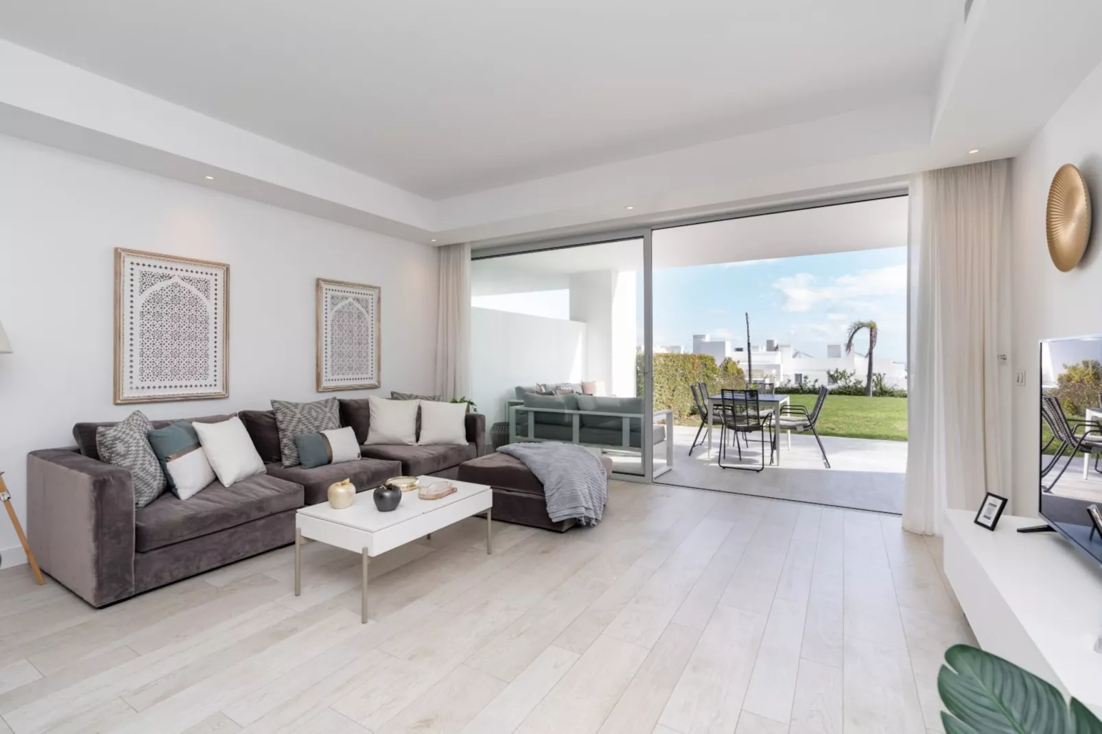 Elegant 2-Bed Apartment | Alcazaba Lagoon (1604)