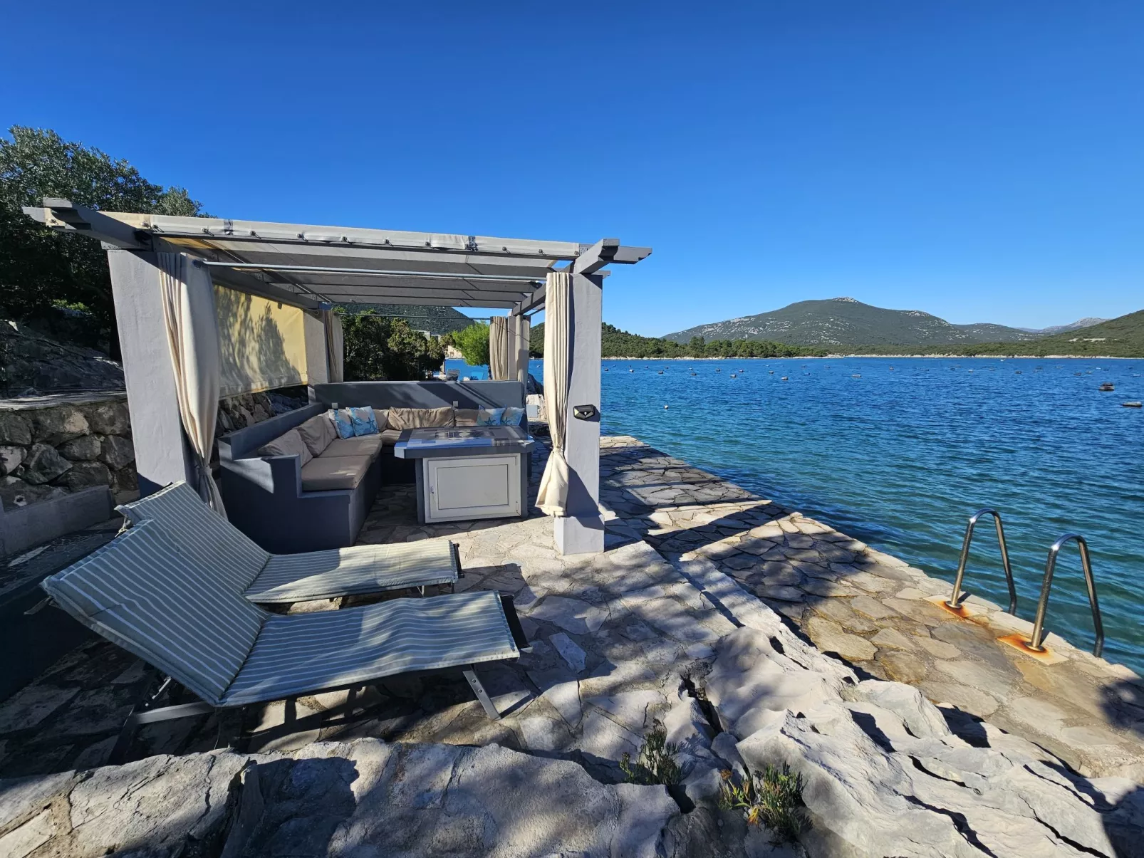 Waterfront Oasis - Buiten