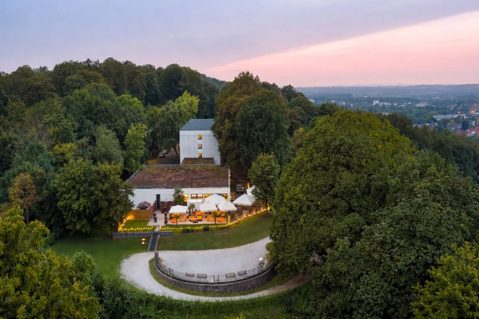 Mercure Hotel - Standard King Room - Buitenkant zomer