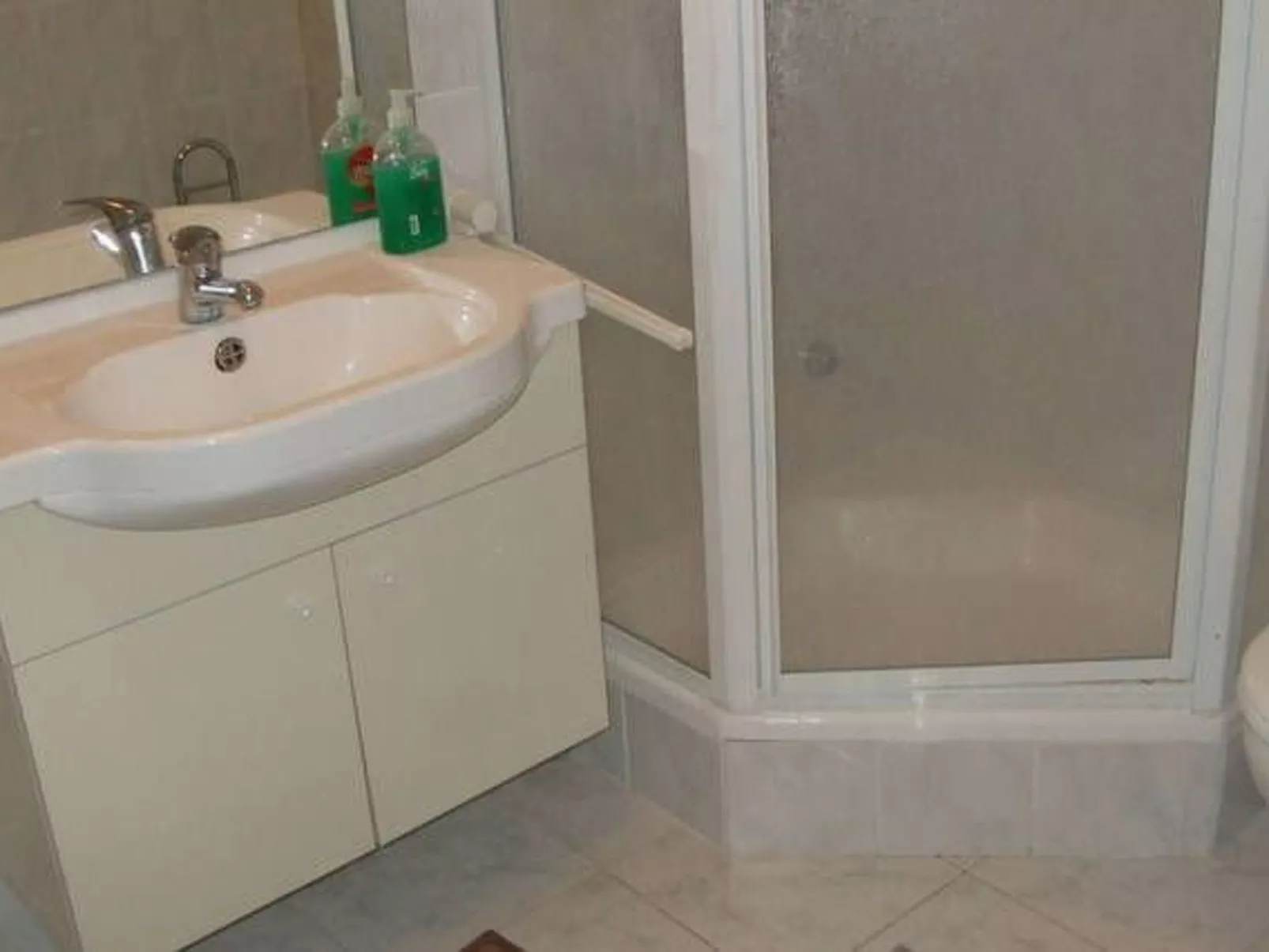 Erdgeschoss Doppelbettzimmer 25m² mit geräumiger Terrasse und Meerblick Villa M