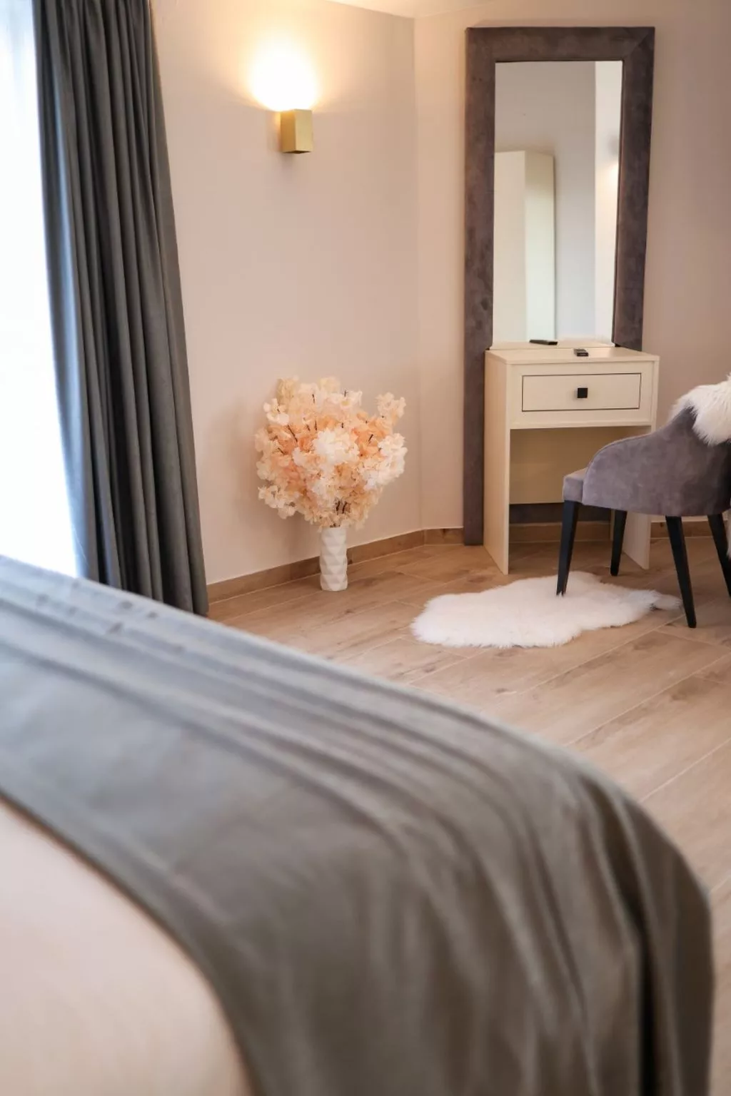 Zimmer "Graues Zimmer" mit privatem Balkon