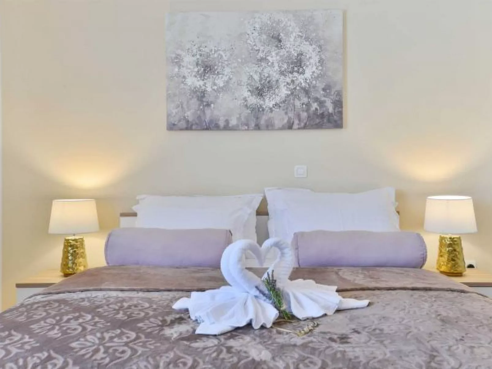 Villa First Hill with heated pool