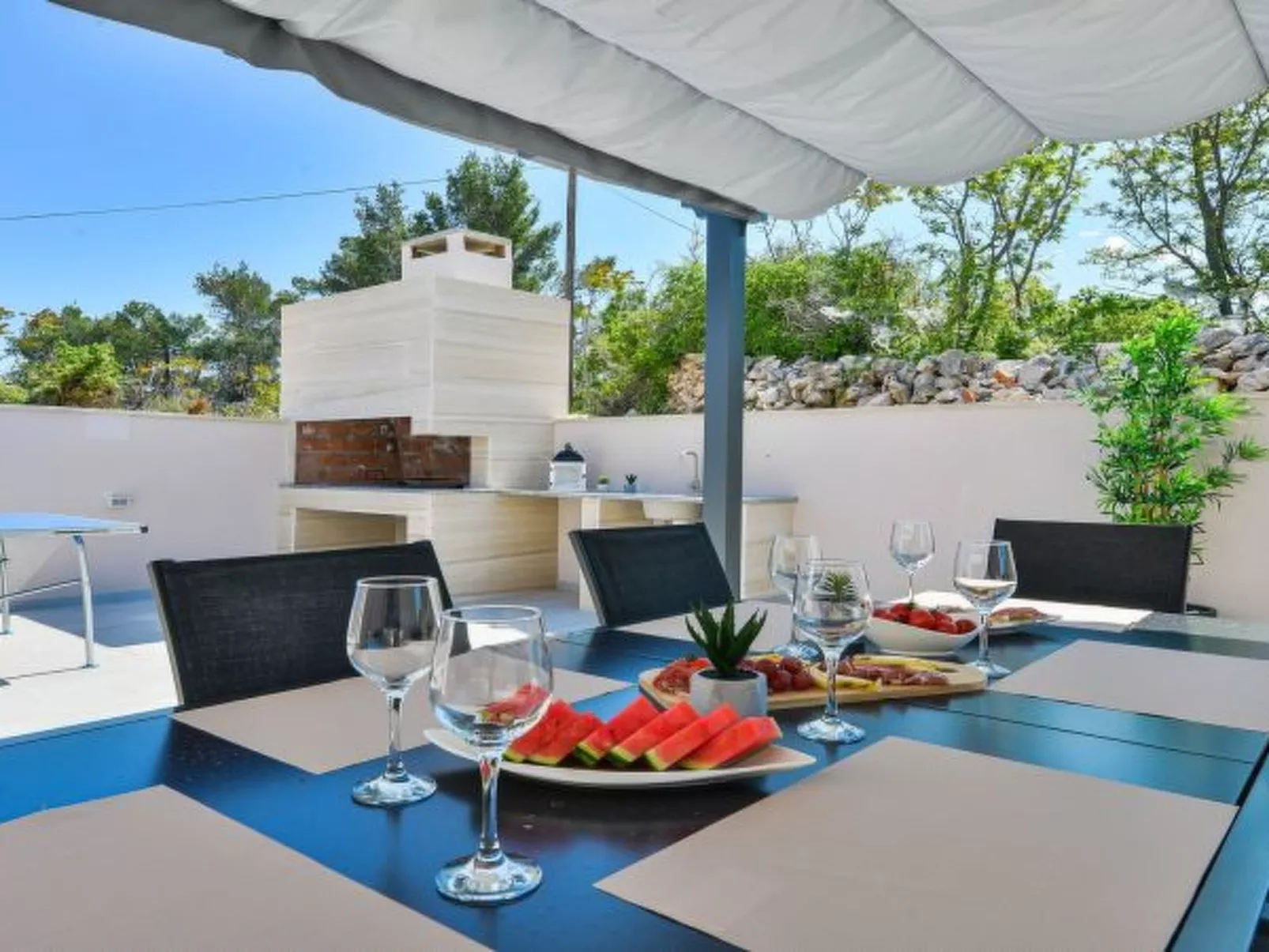 Villa Zariva with pool and panoramic mountain and