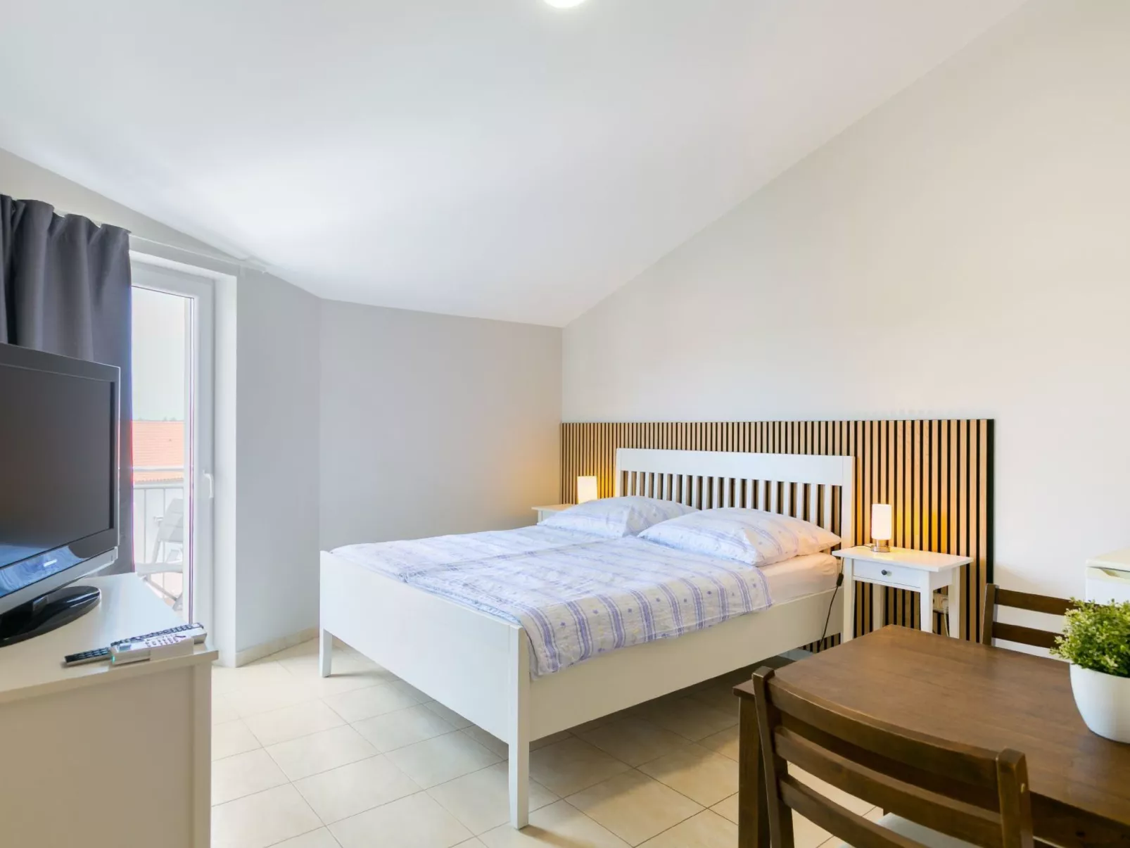 Gästezimmer mit Balkon