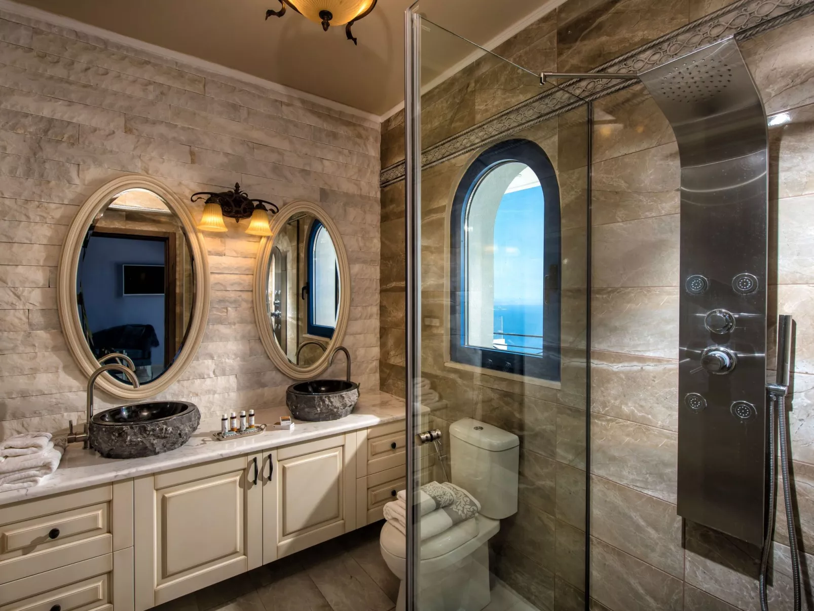 VILLA SANTORINI, WEIN DUNKLES MEER VILLEN