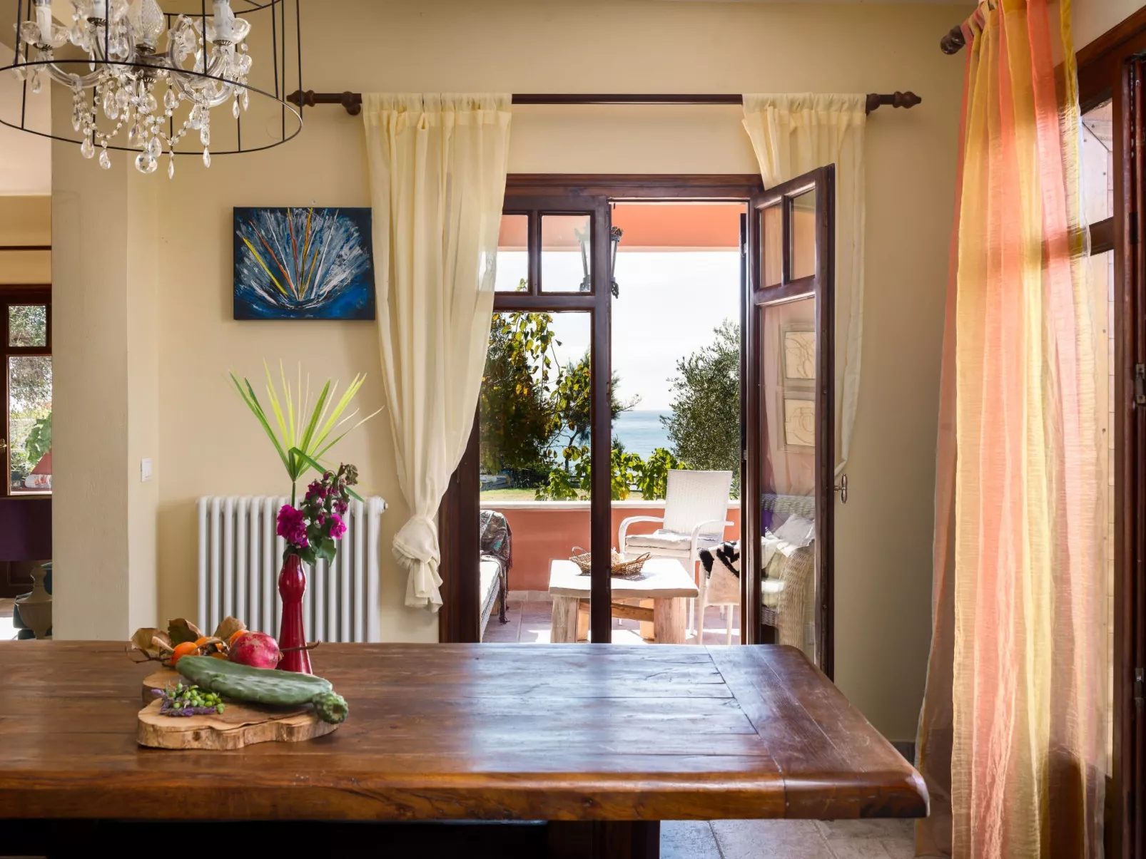 Idyllisch gelegene und luxuriöse Villa mit Veranda und Pavillon