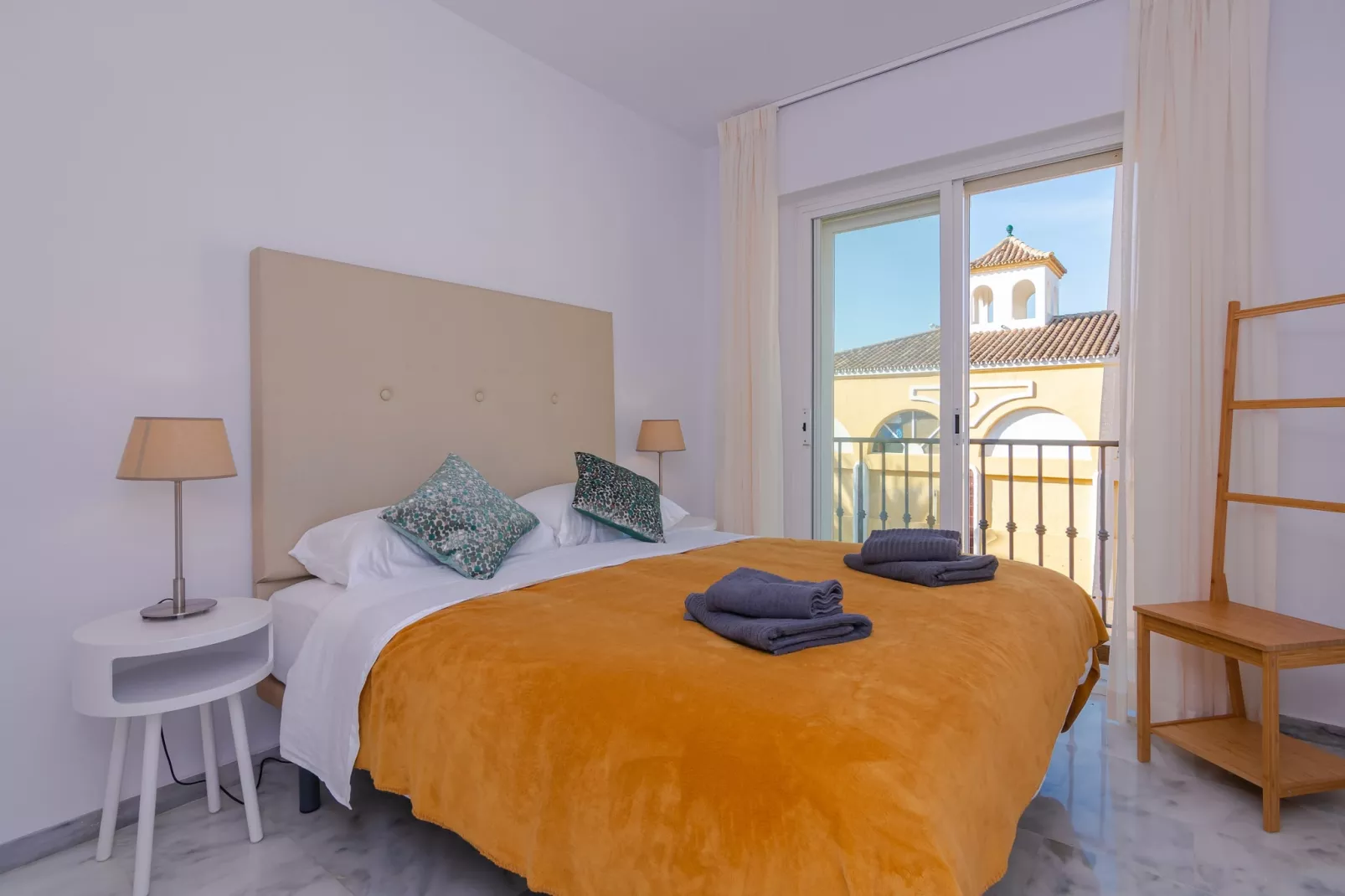 Beachside Penthouse with Rooftop Terrace & Pool