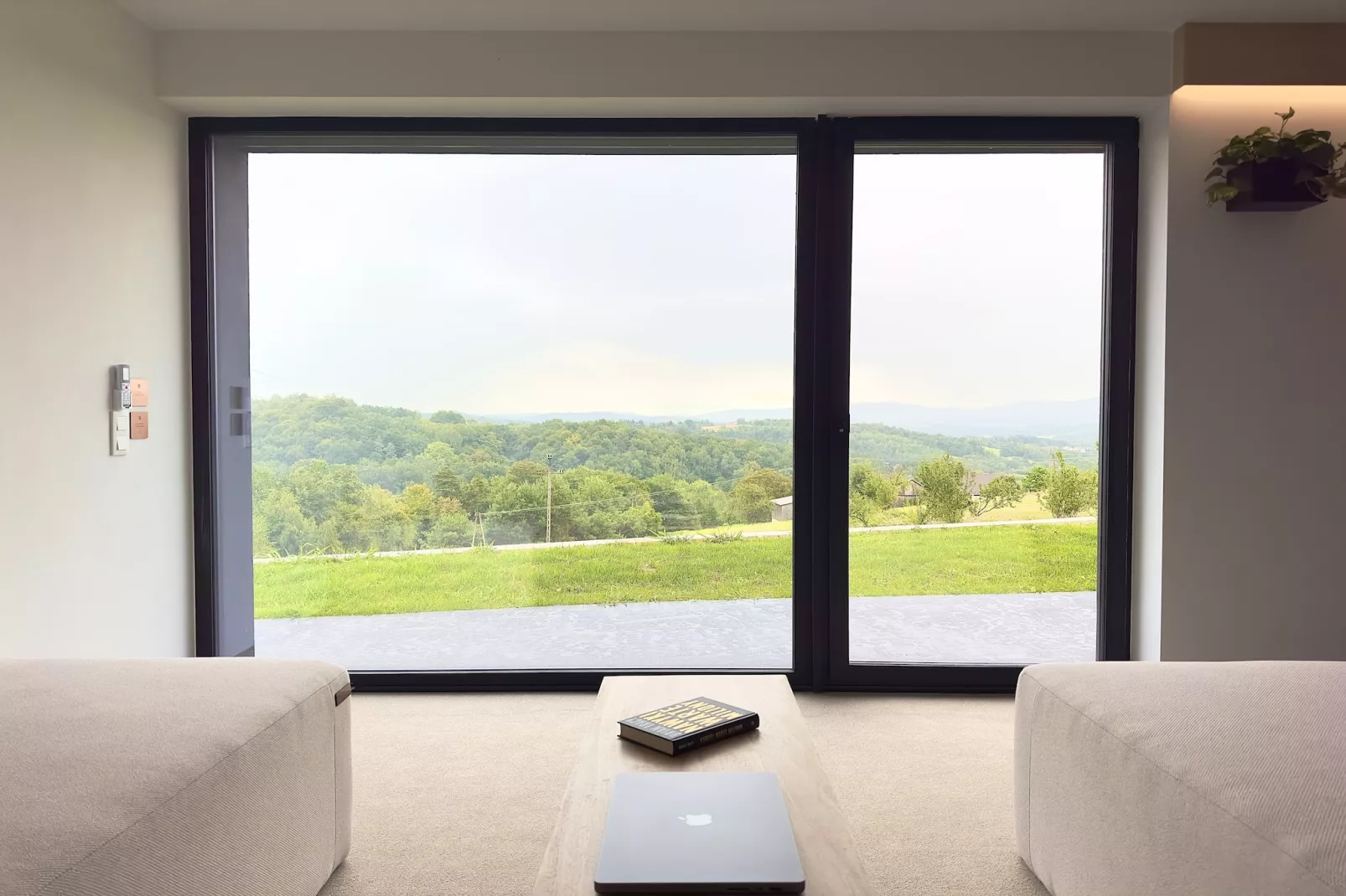 The EastHouse - Uitzicht zomer