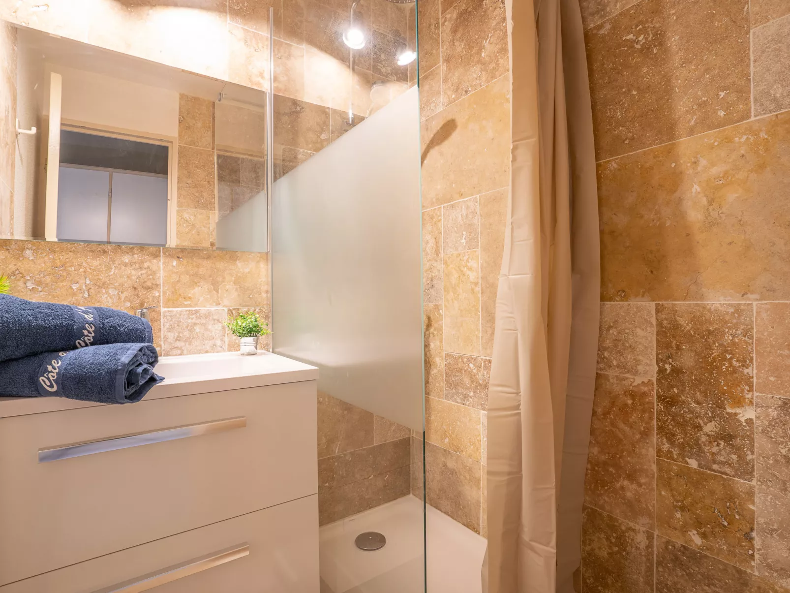 L'Esquinade (G3 033) - Binnen