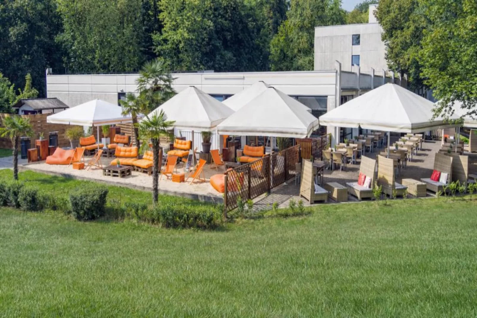 Mercure Hotel - Superior King Room - Buitenkant zomer