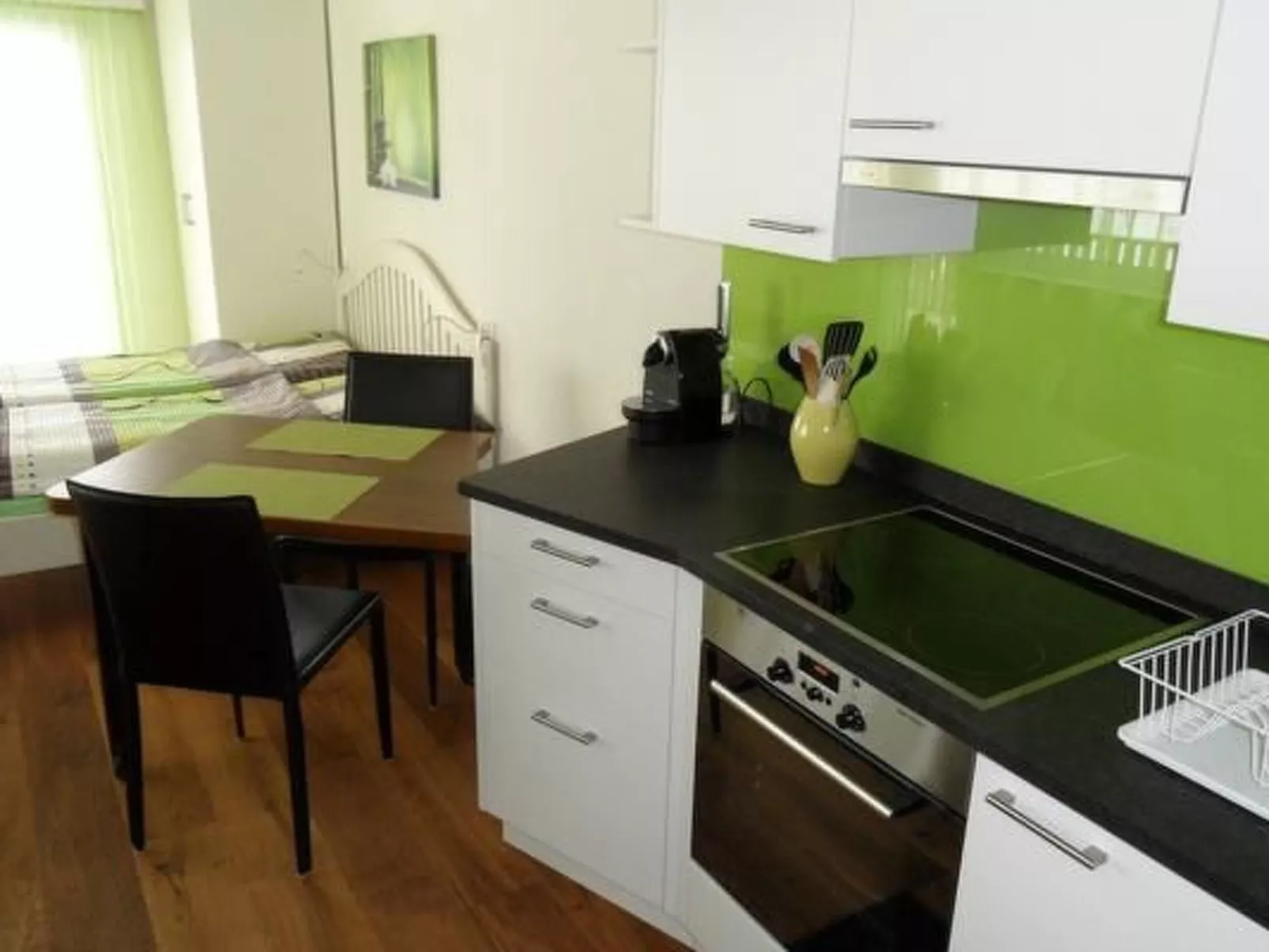 Helle Studiowohnung, ruhig und nahe bei den Bahn - Image-tags.info