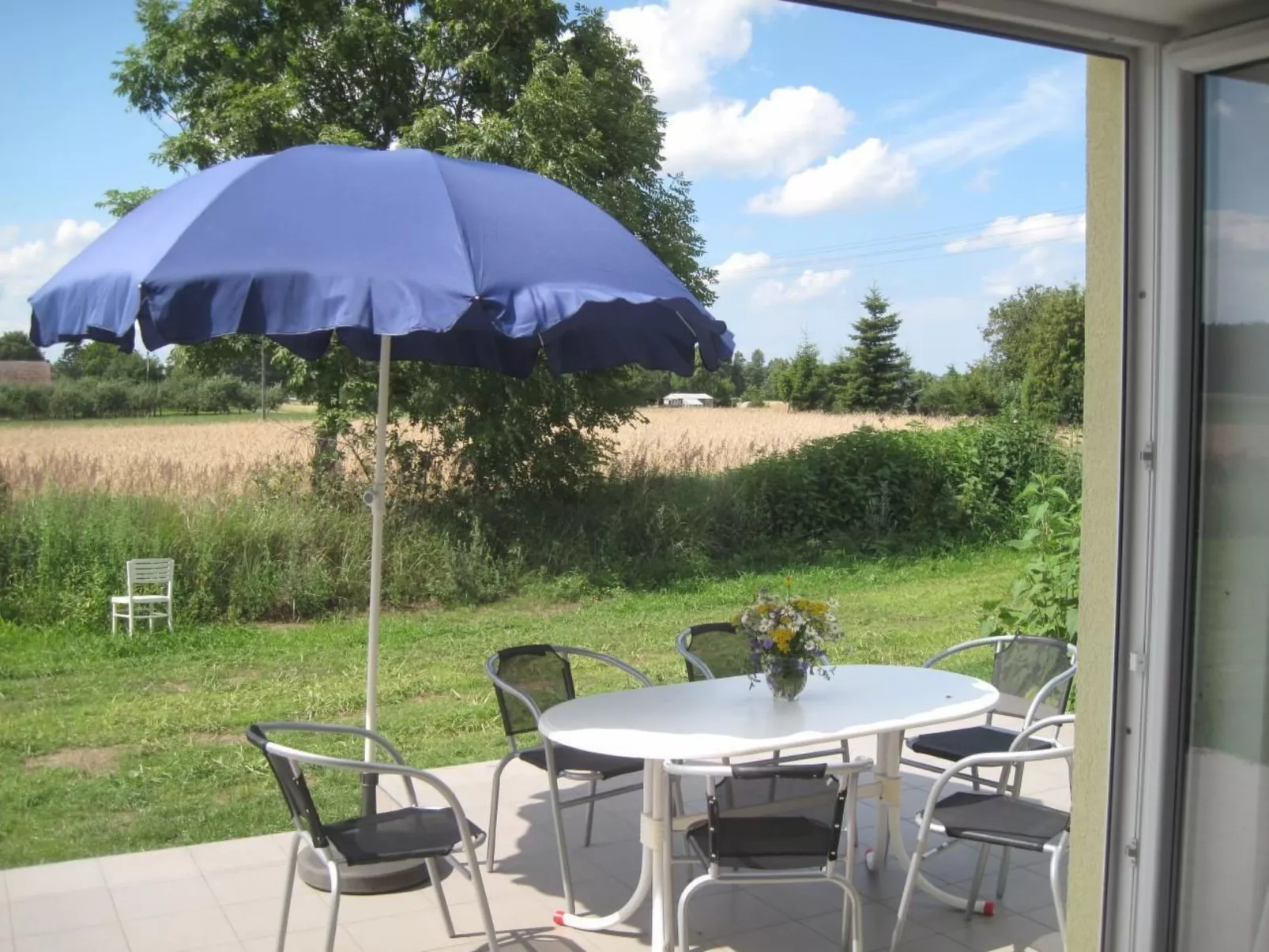 In Rozwarowo mit Schöner Terrasse - Buiten